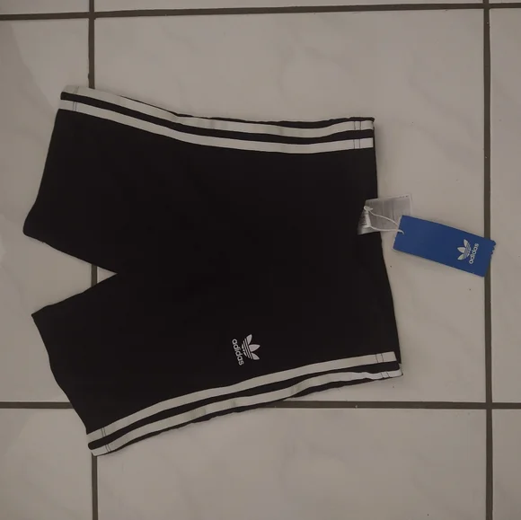 Black and white Classic traceable biker shorts - Picture 2 of 4